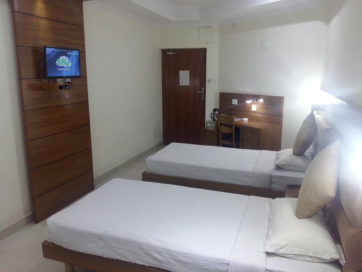 Hotel Sree Gokulam Residency Thrissur Exterior foto
